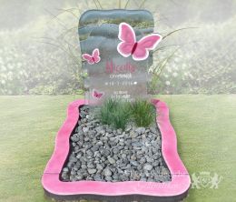 Speels grafmonument met roze vlinders